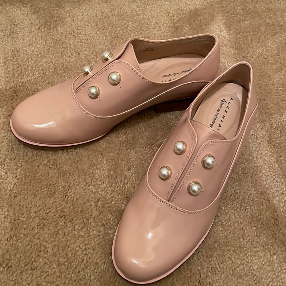 Pink patten, leather shoes
